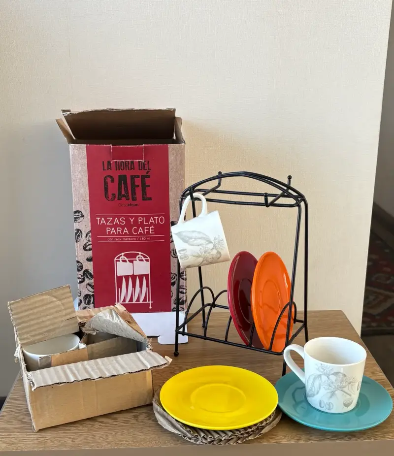 Set de tazas y platos de café con rack - 1