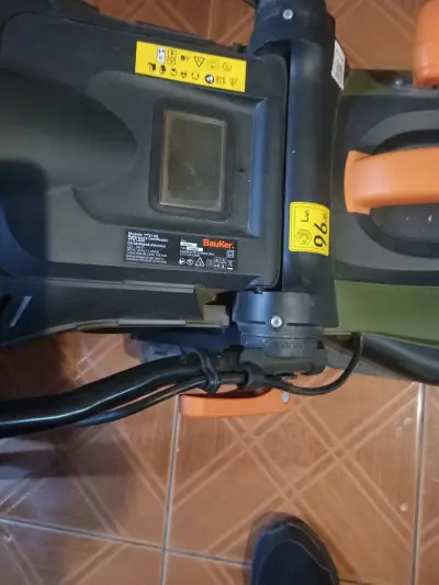 Cortacésped eléctrico verde  poco uso - miniatura 3