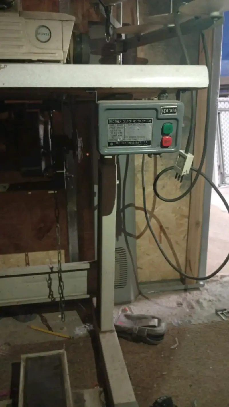Máquina overlock industrial usada - 3