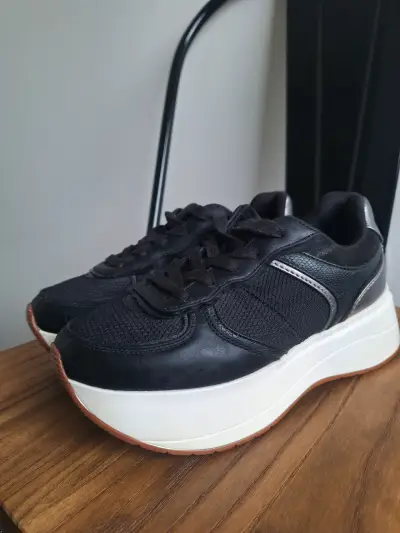 Zapatillas negras plataforma Basement - miniatura 1