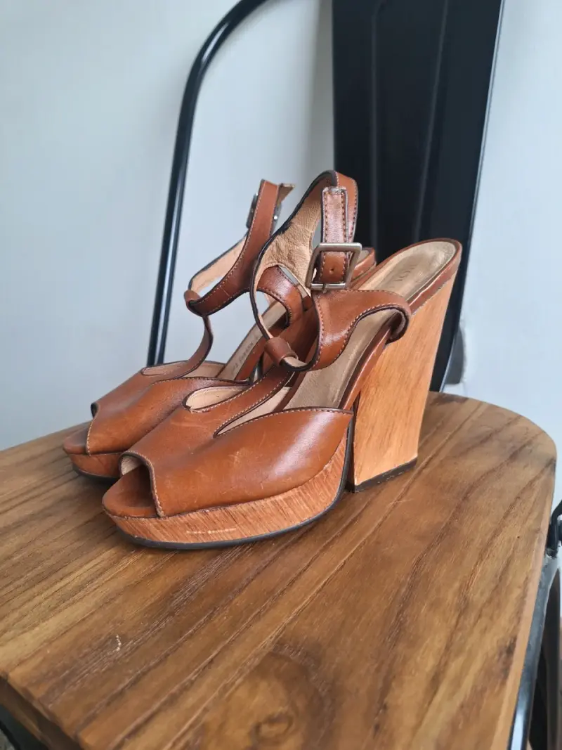 Sandalias de tacón madera marrón Pollini - 1