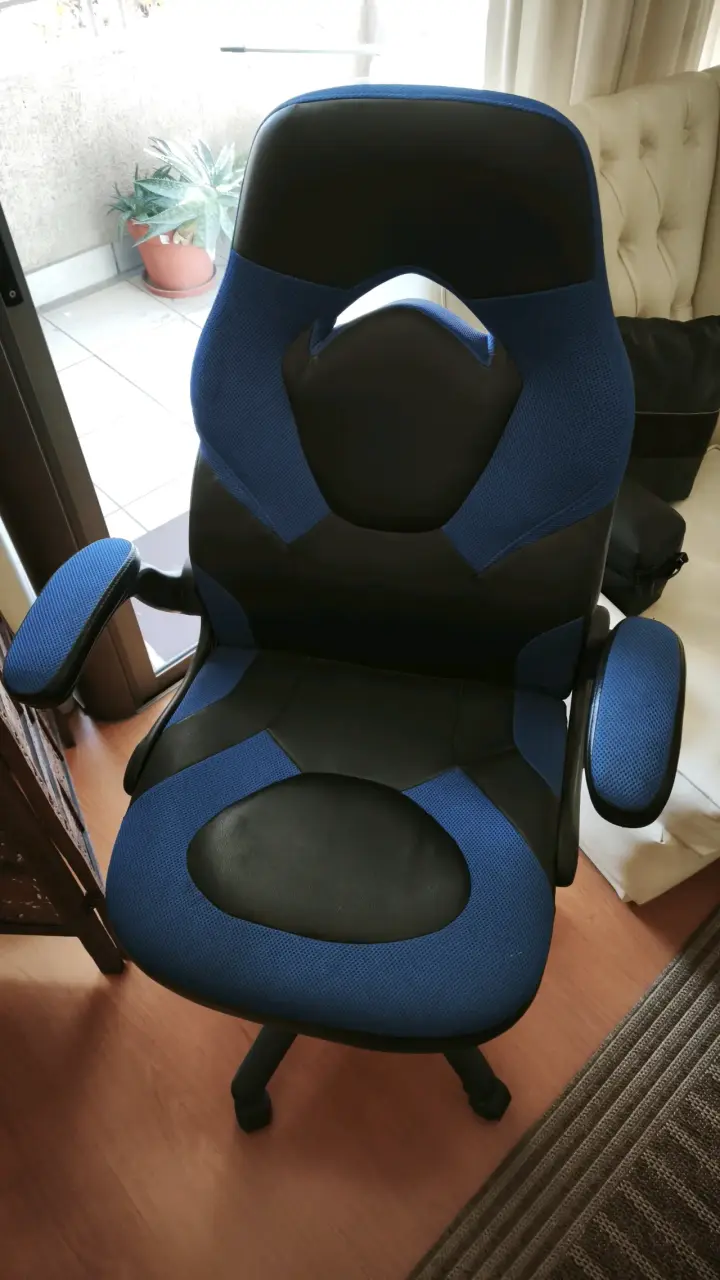 Silla gamer azul y negra