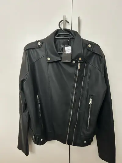 Chaqueta negra tipo biker nueva - miniatura 1