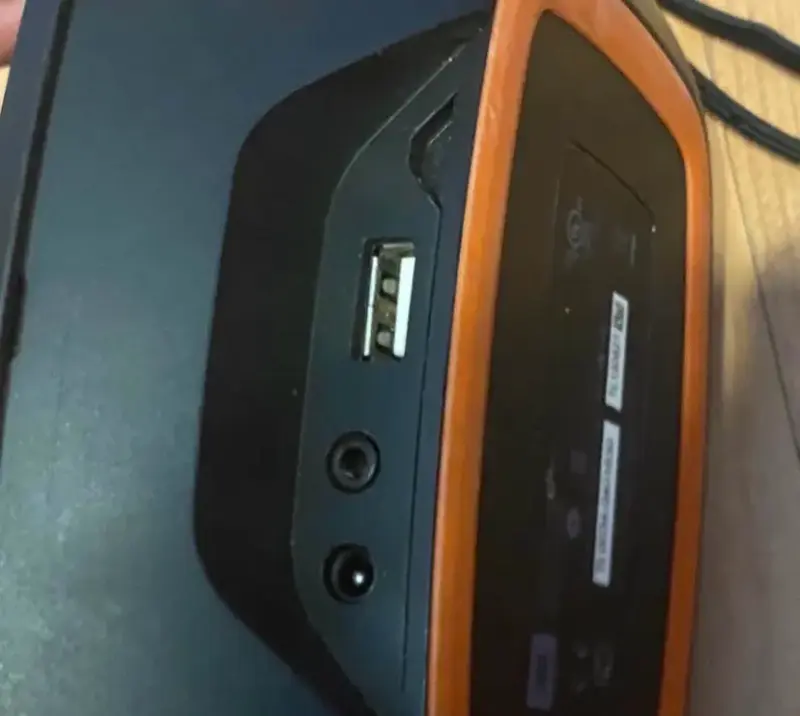 Base con altavoz JBL con cargador - 3