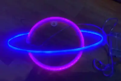Luz LED con forma de planeta - miniatura 1
