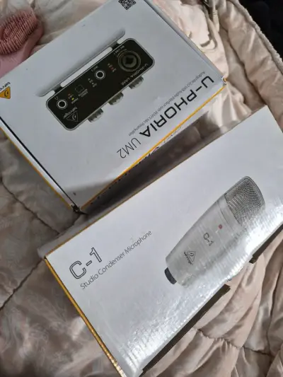 Interfaz y micrófono Behringer - miniatura 1