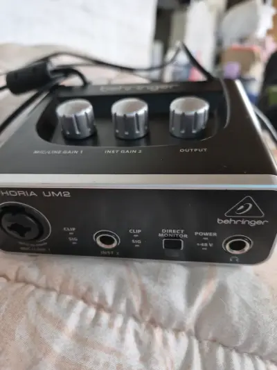 Interfaz y micrófono Behringer - miniatura 3