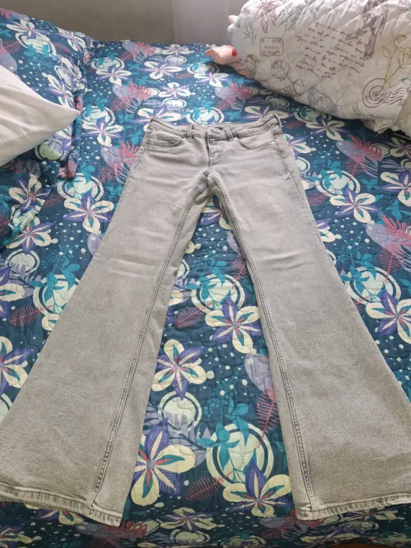 Pantalón acampanado gris claro - 1