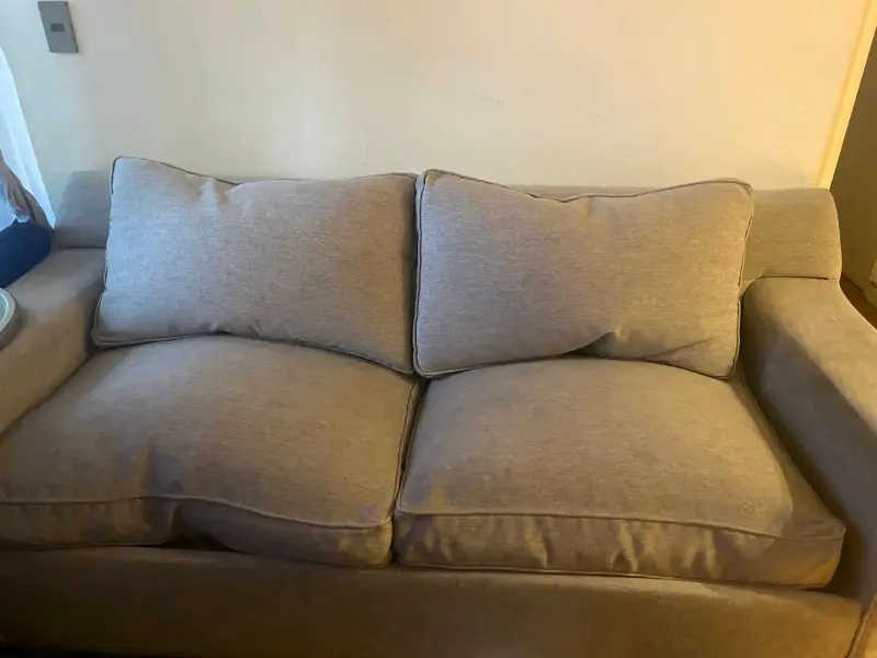 Sofá beige en buen estado - 1