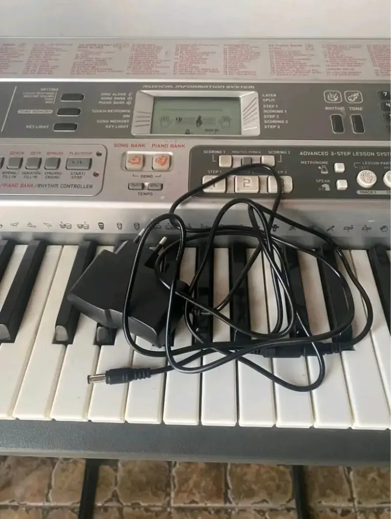 Teclado musical con adaptador - 1