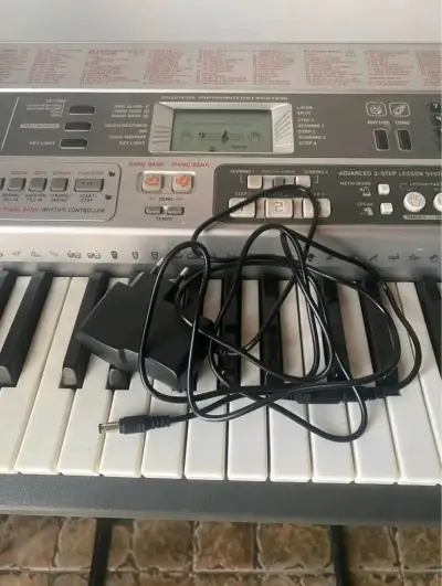 Teclado musical con adaptador - miniatura 1