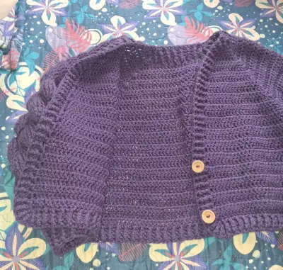 Cardigan tejido morado con botones - miniatura 2
