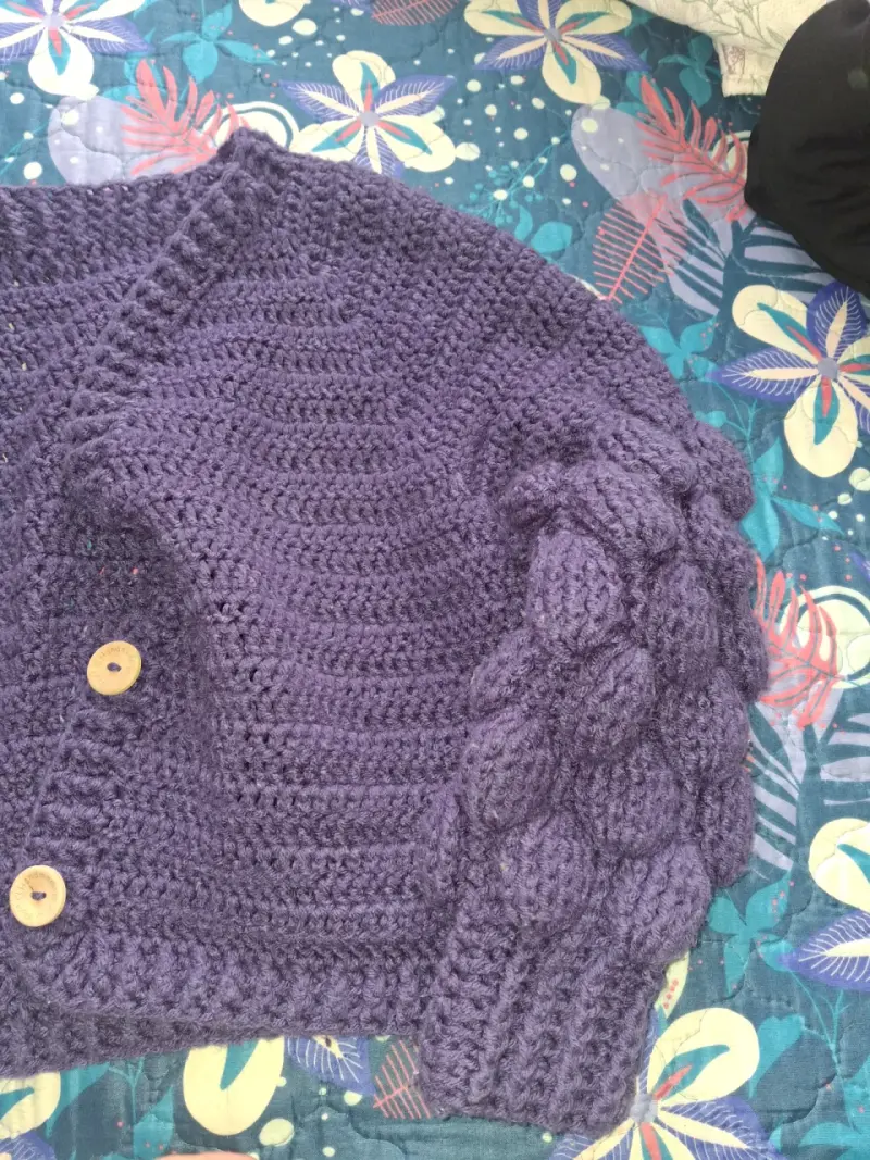 Cardigan tejido morado con botones - 4