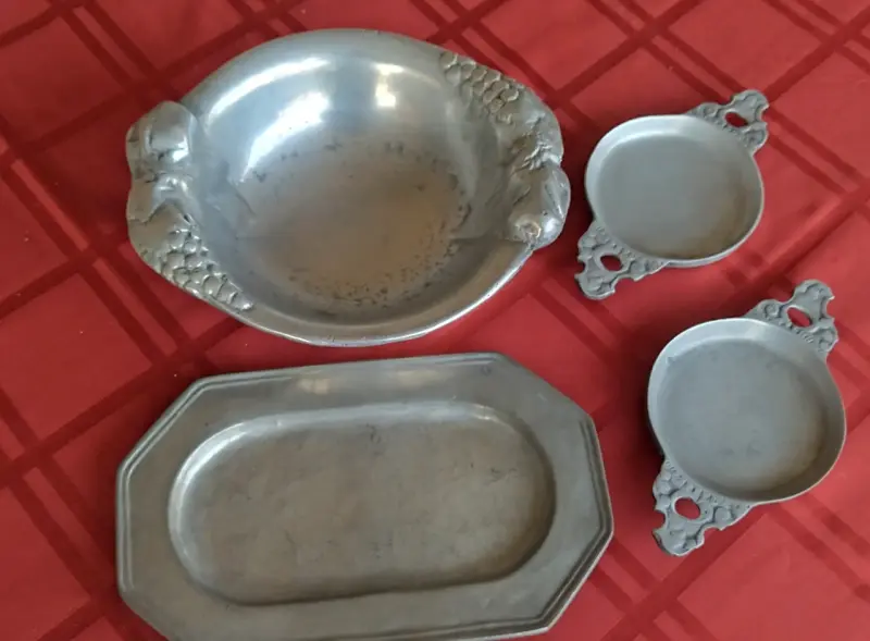 Juego de platos decorativos de peltre - 1