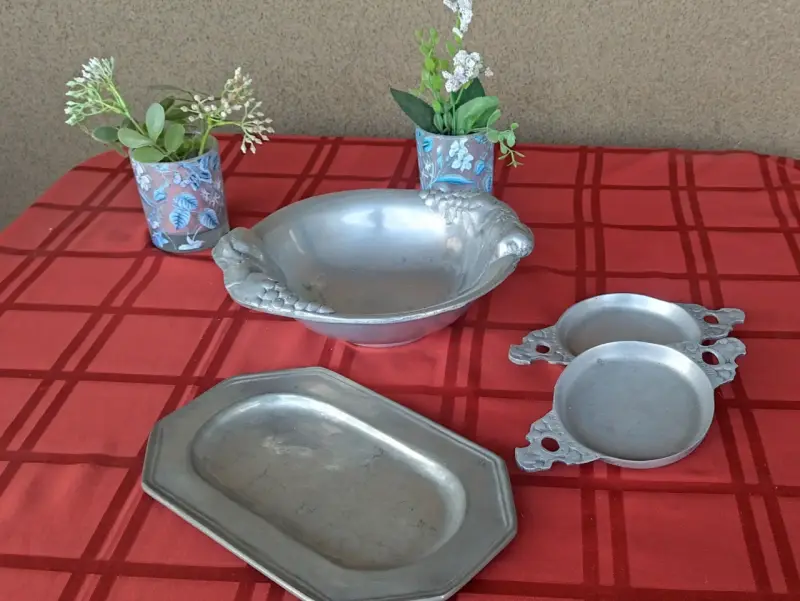 Juego de platos decorativos de peltre - 2