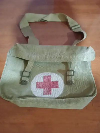 Bolso militar de la cruz roja - miniatura 1