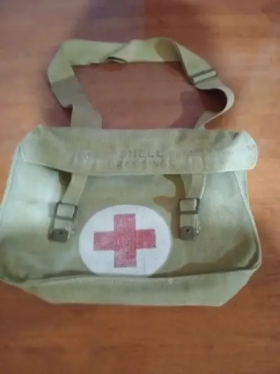 Bolso militar de la cruz roja - miniatura 2