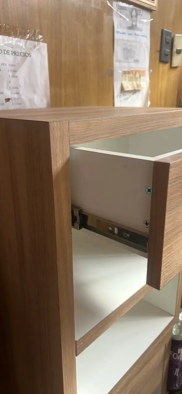 Cómoda de madera moderna - 1