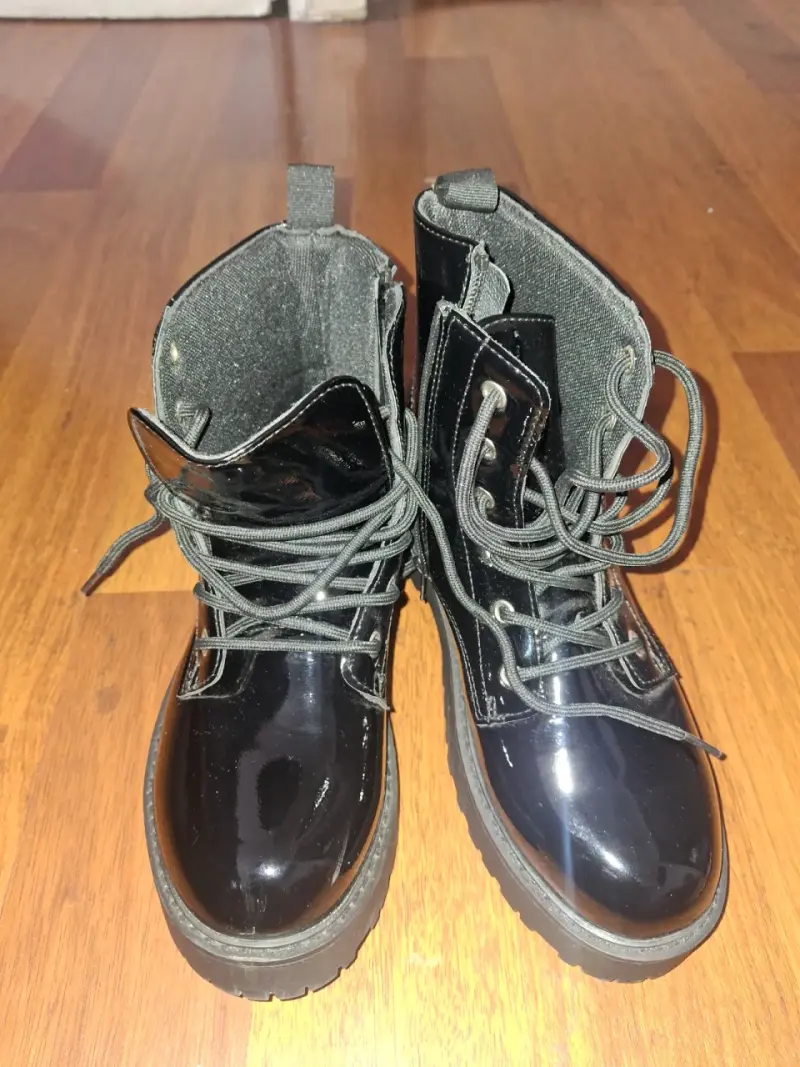 Botas negras de charol - 1