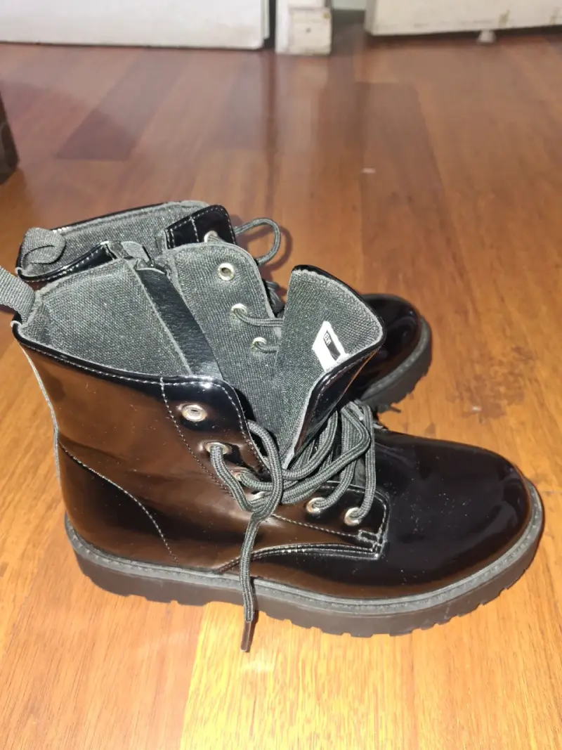 Botas negras de charol - 4