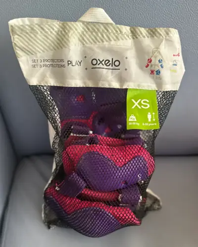 Juego patines, casco y protecciones - miniatura 2
