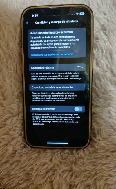 iPhone 14 con pantalla quebrada en la esquina - miniatura 3