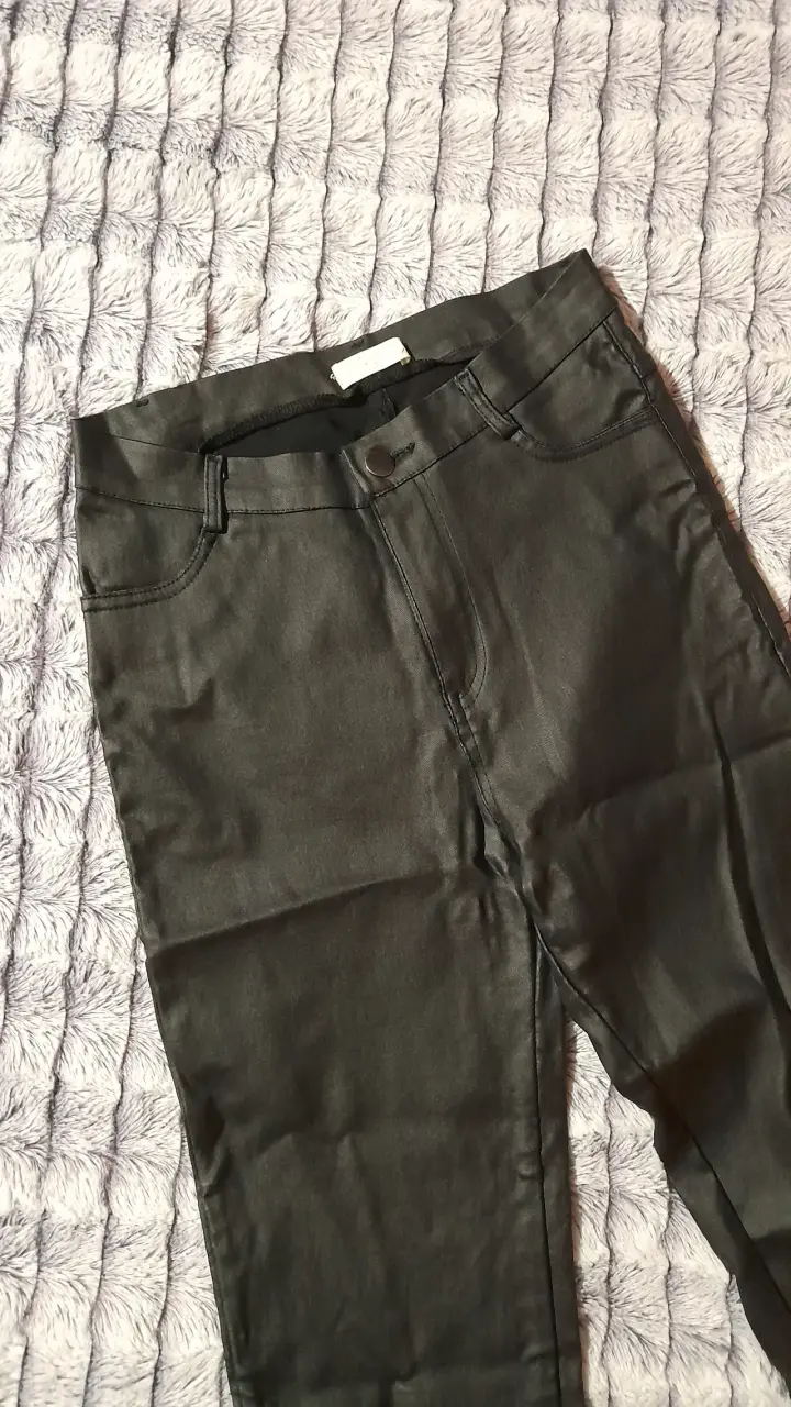 Pantalones negros de cuero sintético - 2