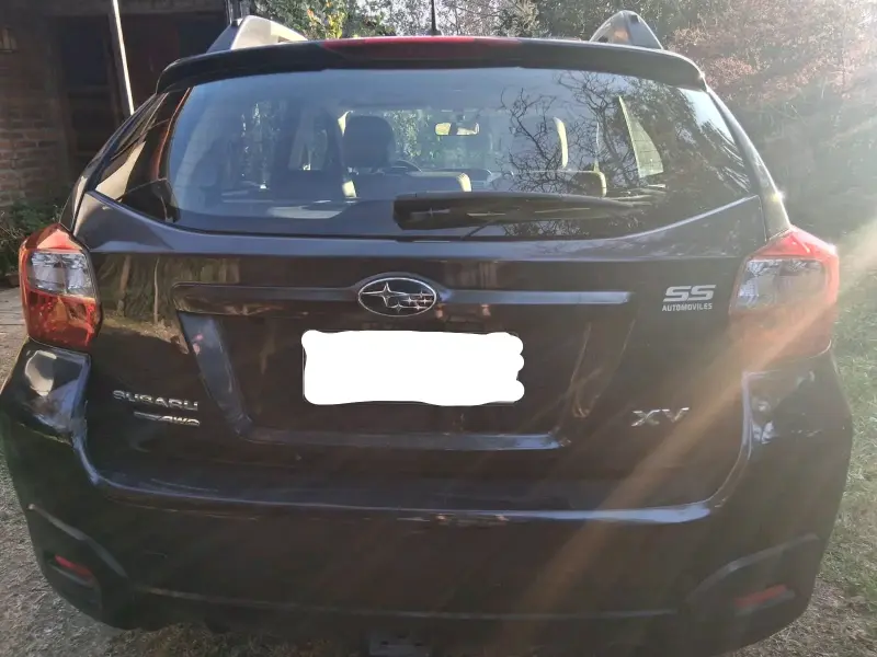 Auto SUV gris oscuro metálico - 3