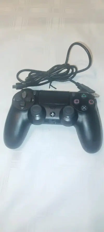 Consola PS4 con accesorios y juegos - miniatura 2