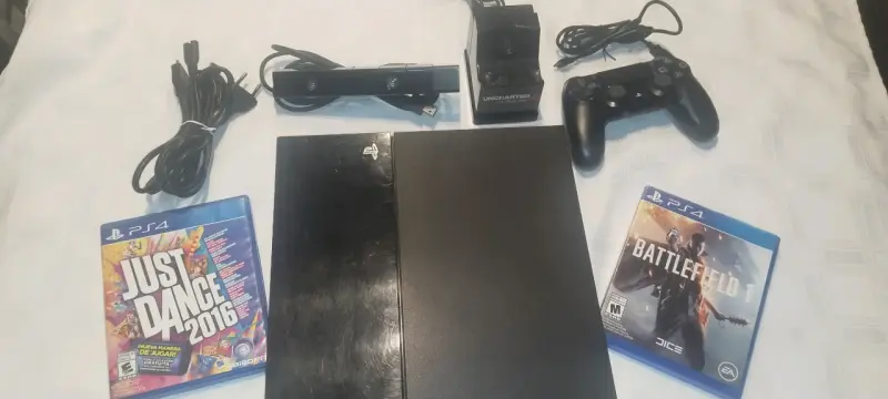 Consola PS4 con accesorios y juegos - 6