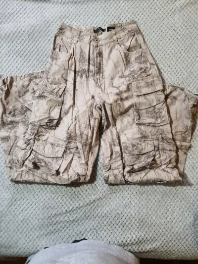 Pantalones cargo camuflados beige - miniatura 2