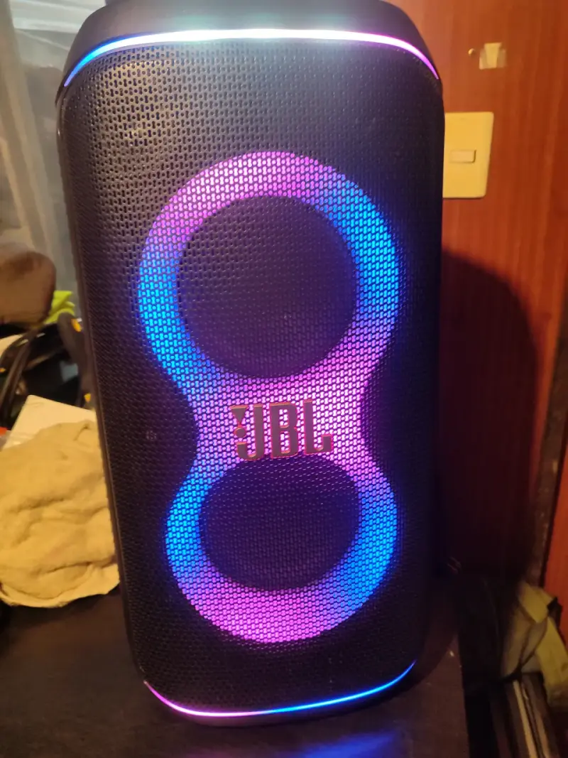 Parlante JBL con luces LED party box - 1