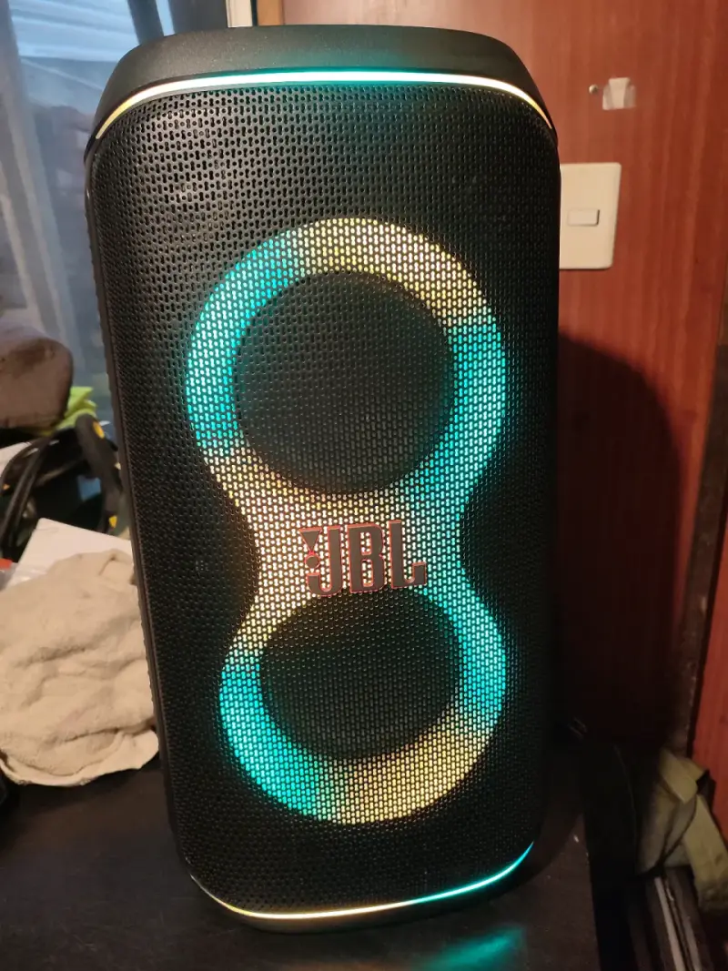 Parlante JBL con luces LED party box - 2