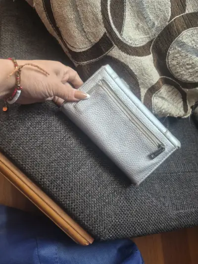 Billetera plateada con broche y cierre - miniatura 3