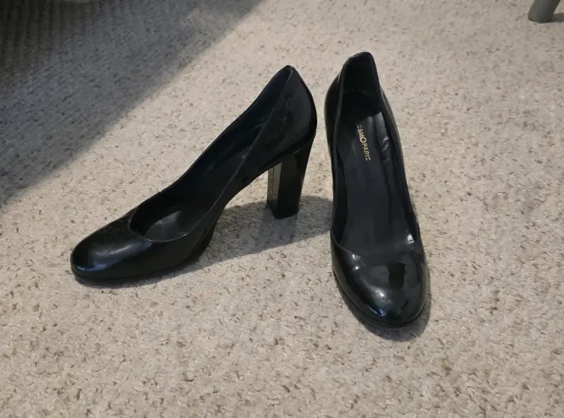 Tacones negros de charol - 2