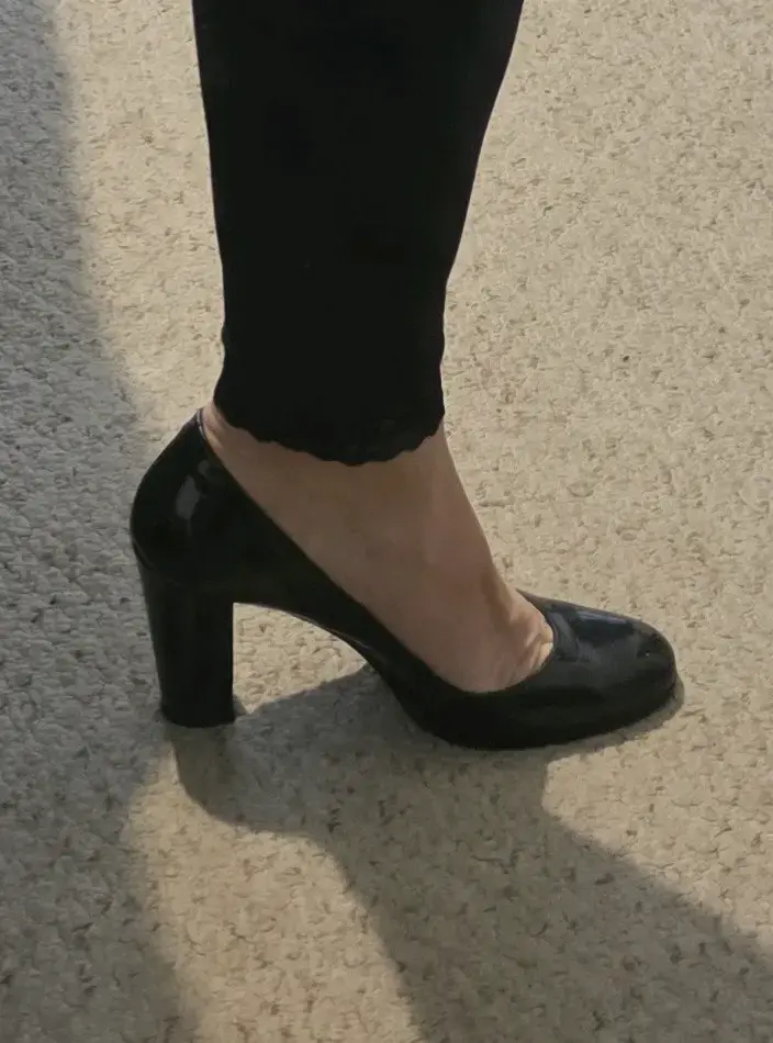 Tacones negros de charol - 6