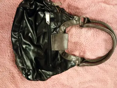 Cartera negra de cuero sintético - miniatura 1