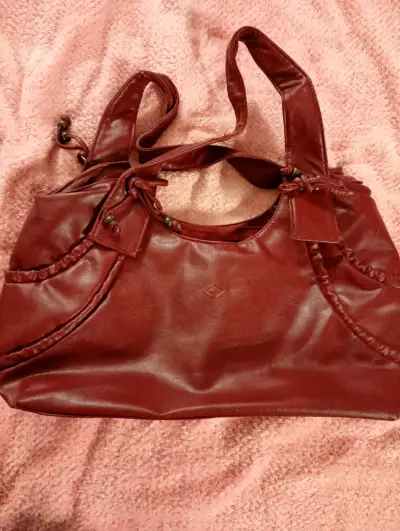 Bolso rojo de cuero sintético - miniatura 2