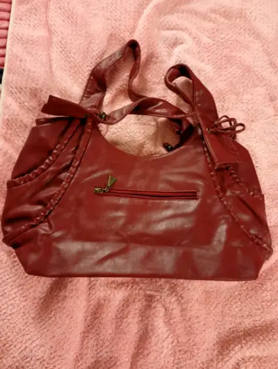 Bolso rojo de cuero sintético - miniatura 3