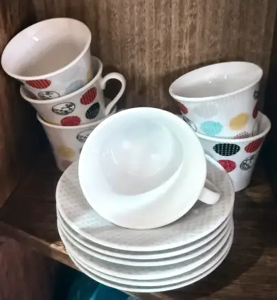 Juego de tazas con platos decorativos - miniatura 2