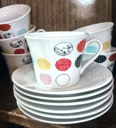 Juego de tazas con platos decorativos - miniatura 3