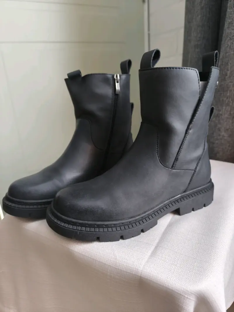 Botines negros con cierre lateral - 1