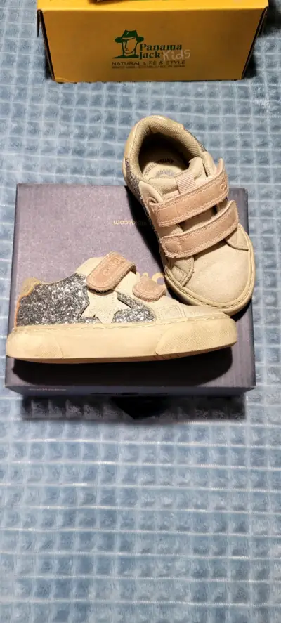 Zapatillas brillantes de niña - miniatura 3