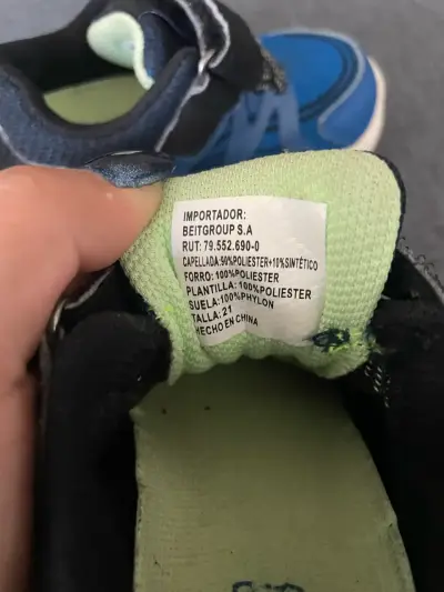 Zapatillas deportivas azul y negro para niños - miniatura 2