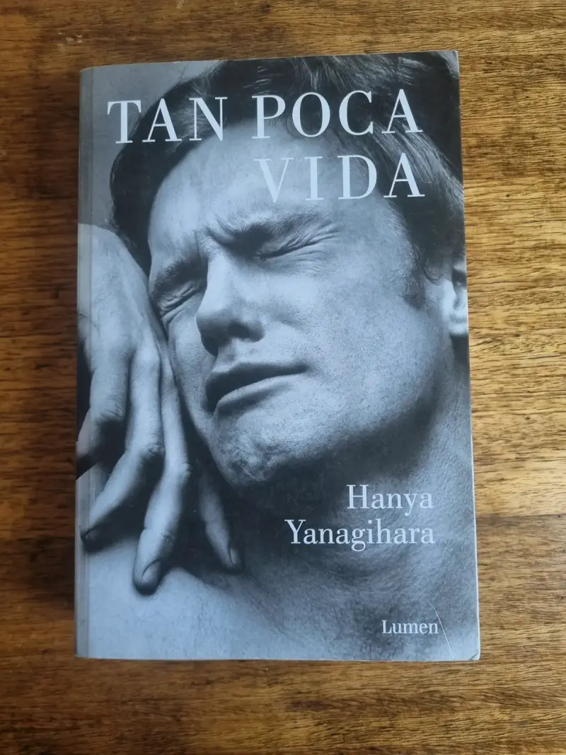 Libro 'Tan poca vida' de Hanya Yanagihara - 1