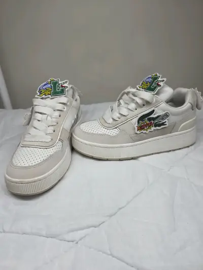 Zapatillas lacoste blancas con diseño bordado - miniatura 3