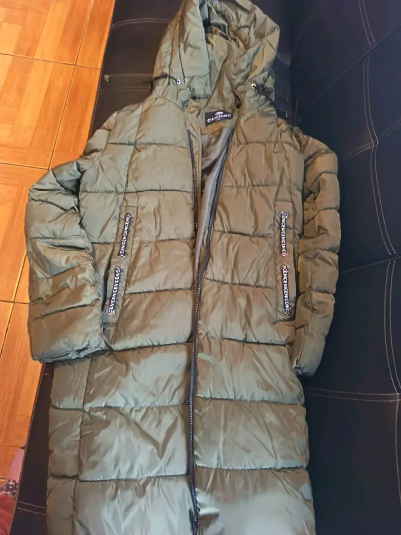 Parka acolchada verde con capucha - 3