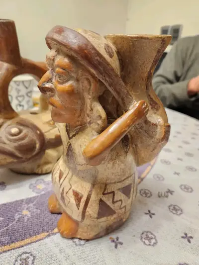 Figura en greda artesanal - miniatura 1