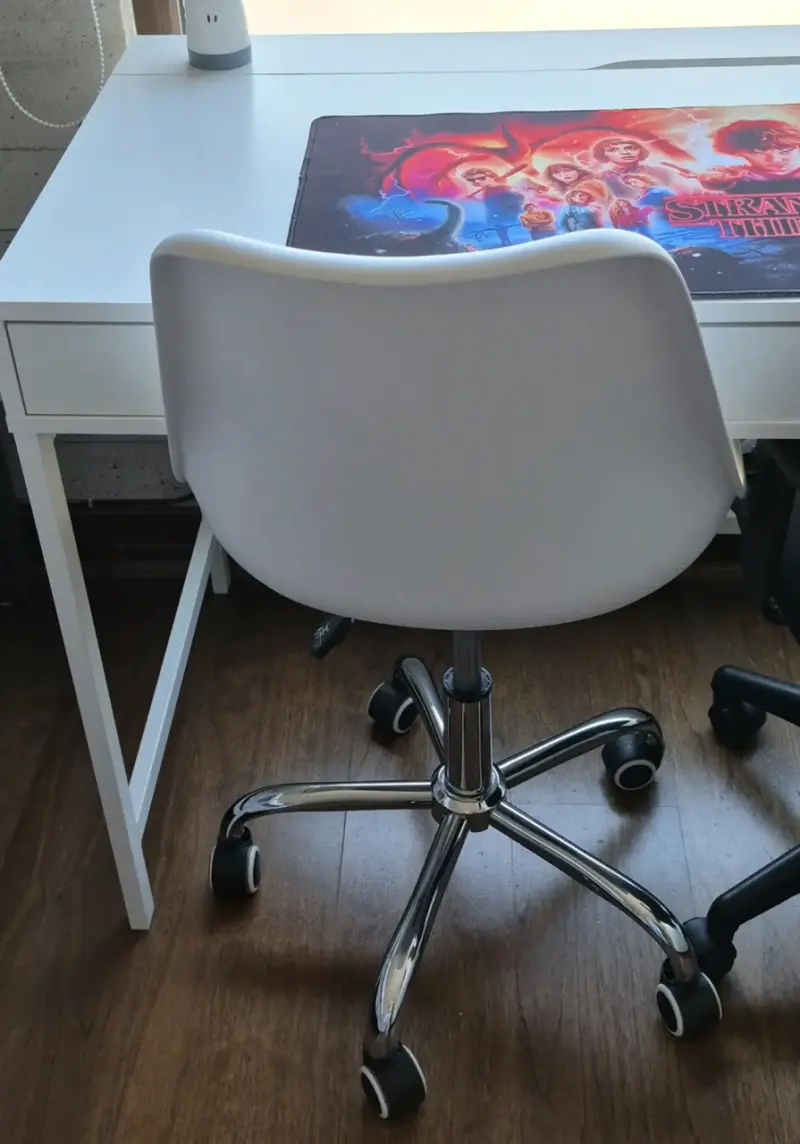 Silla de oficina blanca