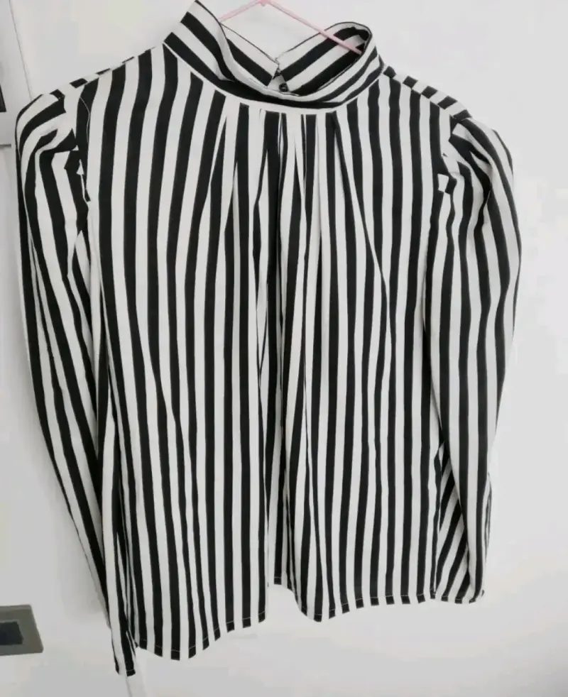 Blusa rayada blanca y negra - 3